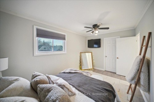 171 Paling Avenue, Hamilton, ON - Indoor Photo Showing Bedroom