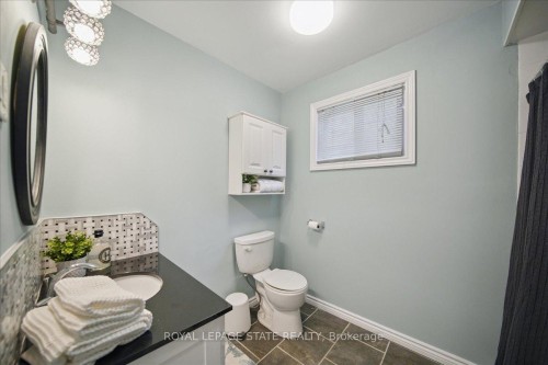 171 Paling Avenue, Hamilton, ON - Indoor Photo Showing Bathroom