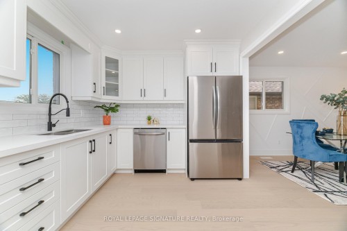 2392 Arnold Crescent, Burlington, ON - Indoor Photo Showing Kitchen With Stainless Steel Kitchen With Double Sink With Upgraded Kitchen