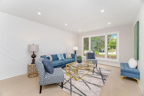 2392 Arnold Crescent, Burlington, ON - Indoor Photo Showing Living Room