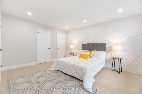 2392 Arnold Crescent, Burlington, ON - Indoor Photo Showing Bedroom