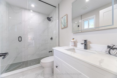 2392 Arnold Crescent, Burlington, ON - Indoor Photo Showing Bathroom
