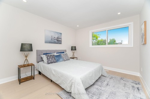 2392 Arnold Crescent, Burlington, ON - Indoor Photo Showing Bedroom