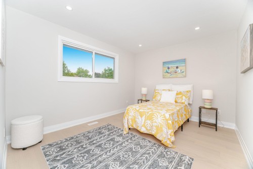 2392 Arnold Crescent, Burlington, ON - Indoor Photo Showing Bedroom