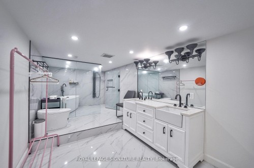 424 8Th Concession Road, Hamilton, ON - Indoor Photo Showing Bathroom