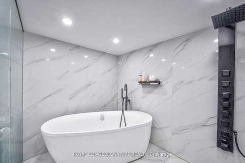 424 8Th Concession Road, Hamilton, ON - Indoor Photo Showing Bathroom