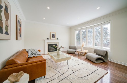 1534 Craigleith Road, Oakville, ON - Indoor Photo Showing Living Room With Fireplace