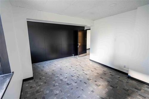 387 Broadway Ave, Winnipeg, MB 