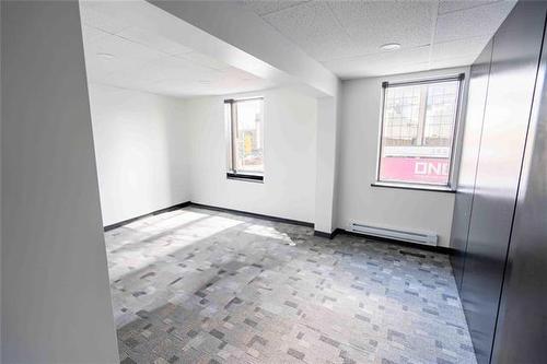 387 Broadway Ave, Winnipeg, MB 