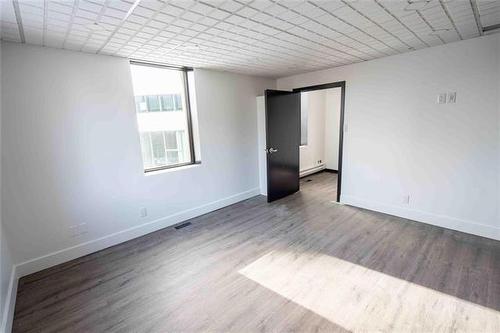 387 Broadway Ave, Winnipeg, MB 