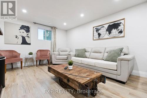 7429 Sideroad 20 Side Road, Mapleton, ON - Indoor Photo Showing Living Room