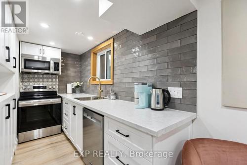 7429 Sideroad 20 Side Road, Mapleton, ON - Indoor Photo Showing Kitchen