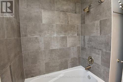 82 East 38Th Street, Hamilton, ON - Indoor Photo Showing Bathroom