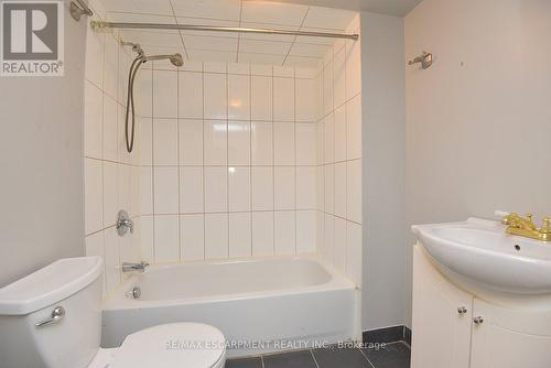 82 East 38Th Street, Hamilton, ON - Indoor Photo Showing Bathroom