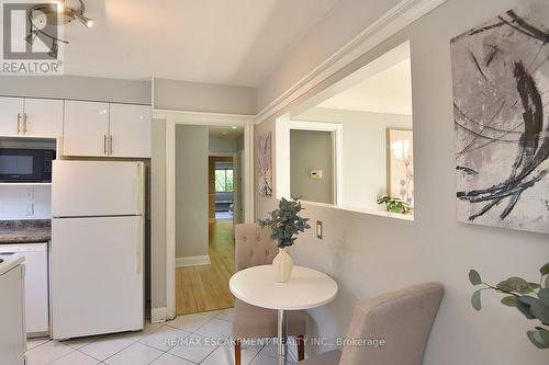 82 East 38Th Street, Hamilton, ON - Indoor Photo Showing Kitchen
