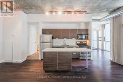 410 - 60 BATHURST STREET  Toronto, ON M5V 2P4