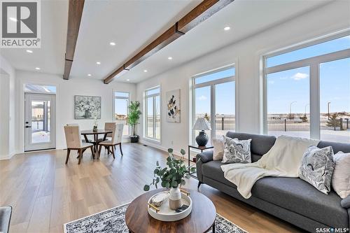 327 Woolf Bay, Saskatoon, SK - Indoor Photo Showing Living Room