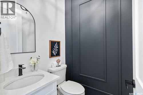 327 Woolf Bay, Saskatoon, SK - Indoor Photo Showing Bathroom