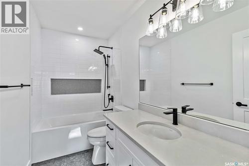 327 Woolf Bay, Saskatoon, SK - Indoor Photo Showing Bathroom