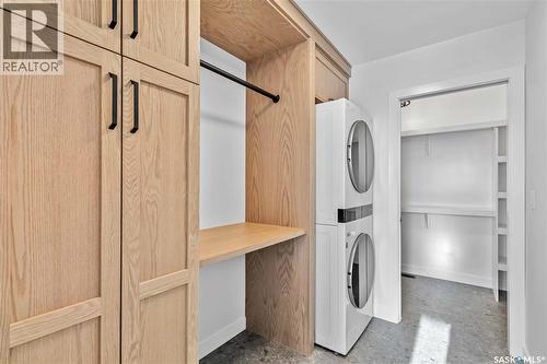 327 Woolf Bay, Saskatoon, SK - Indoor Photo Showing Laundry Room