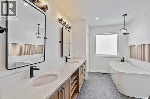 327 Woolf Bay, Saskatoon, SK - Indoor Photo Showing Bathroom