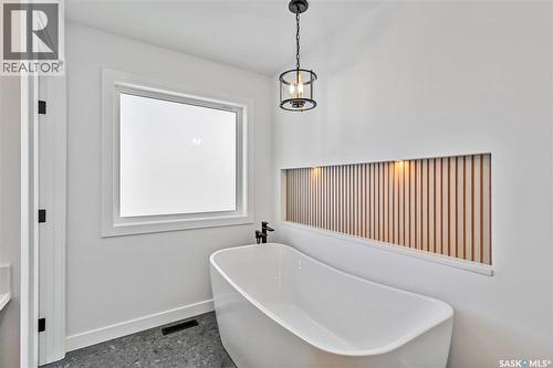 327 Woolf Bay, Saskatoon, SK - Indoor Photo Showing Bathroom