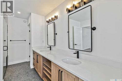 327 Woolf Bay, Saskatoon, SK - Indoor Photo Showing Bathroom