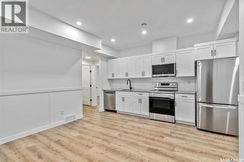 327 Woolf Bay, Saskatoon, SK - Indoor Photo Showing Kitchen