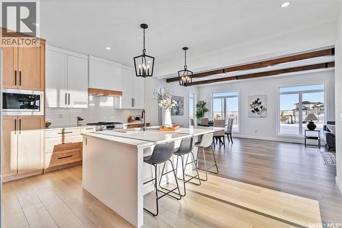 327 Woolf Bay, Saskatoon, SK - Indoor Photo Showing Kitchen With Upgraded Kitchen