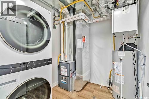 327 Woolf Bay, Saskatoon, SK - Indoor Photo Showing Laundry Room