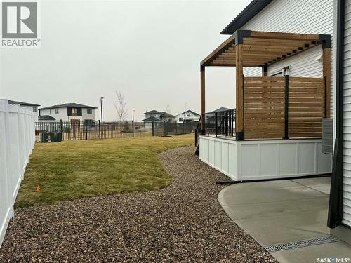 327 Woolf Bay, Saskatoon, SK - Outdoor