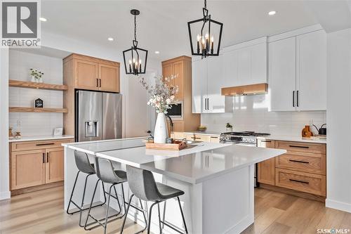 327 Woolf Bay, Saskatoon, SK - Indoor Photo Showing Kitchen With Upgraded Kitchen