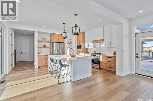 327 Woolf Bay, Saskatoon, SK - Indoor Photo Showing Kitchen With Upgraded Kitchen
