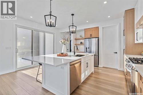 327 Woolf Bay, Saskatoon, SK - Indoor Photo Showing Kitchen With Upgraded Kitchen