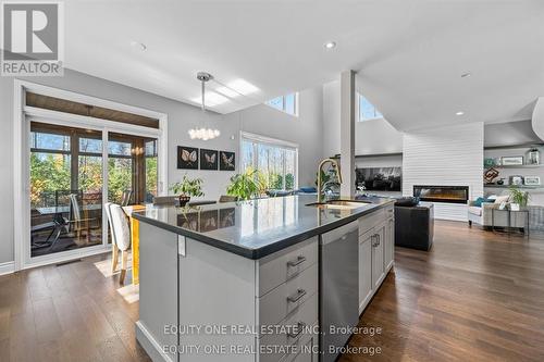 133 Arbourbrook Boulevard, Ottawa, ON - Indoor Photo Showing Kitchen With Upgraded Kitchen