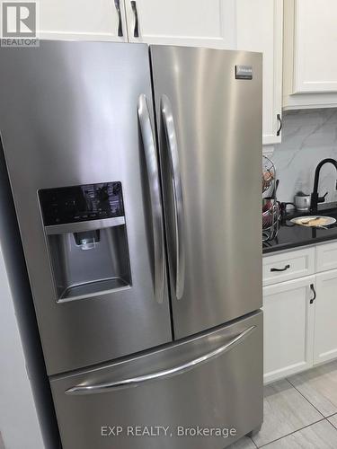 228 Greti Drive, Hamilton, ON - Indoor Photo Showing Kitchen
