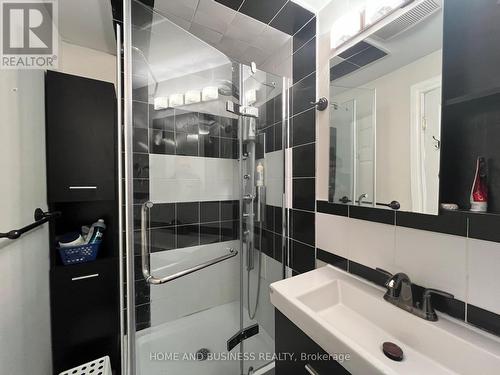 2639 Hayford Court, Mississauga, ON - Indoor Photo Showing Bathroom