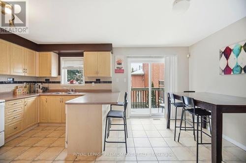 31 - 19 Foxchase Avenue, Vaughan, ON - Indoor Photo Showing Kitchen With Double Sink