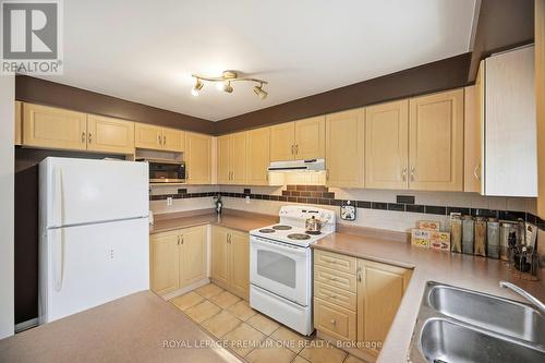 31 - 19 Foxchase Avenue, Vaughan, ON - Indoor Photo Showing Kitchen With Double Sink