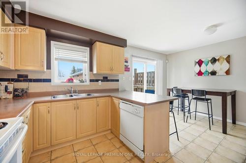 31 - 19 Foxchase Avenue, Vaughan, ON - Indoor Photo Showing Kitchen With Double Sink