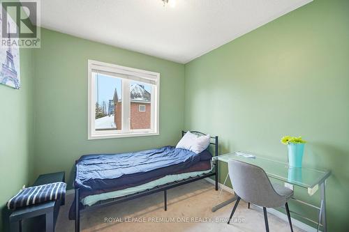 31 - 19 Foxchase Avenue, Vaughan, ON - Indoor Photo Showing Bedroom