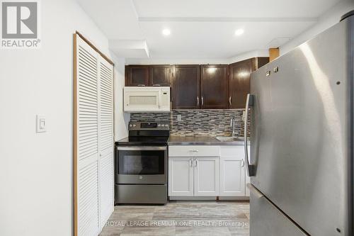 31 - 19 Foxchase Avenue, Vaughan, ON - Indoor Photo Showing Kitchen