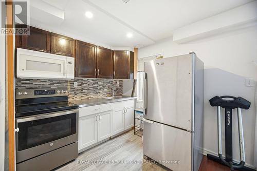 31 - 19 Foxchase Avenue, Vaughan, ON - Indoor Photo Showing Kitchen