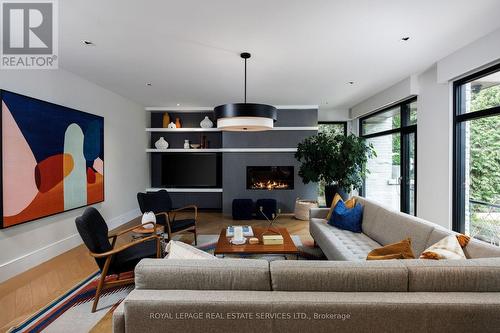 1471 Rogerswood Court, Mississauga, ON - Indoor Photo Showing Living Room