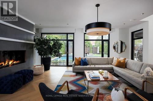 1471 Rogerswood Court, Mississauga, ON - Indoor Photo Showing Living Room With Fireplace