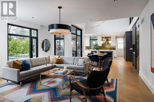 1471 Rogerswood Court, Mississauga, ON - Indoor Photo Showing Living Room