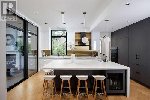 1471 Rogerswood Court, Mississauga, ON - Indoor Photo Showing Kitchen With Upgraded Kitchen