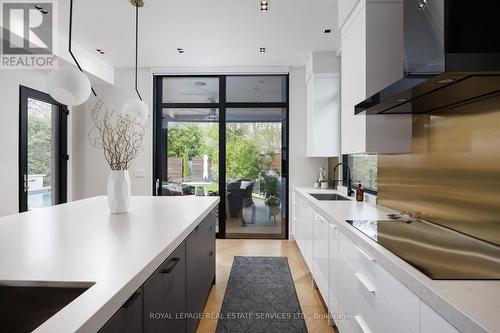 1471 Rogerswood Court, Mississauga, ON - Indoor Photo Showing Kitchen