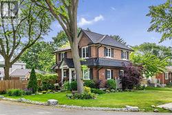 33 MCINTOSH AVENUE  Toronto, ON M8Y 3E1