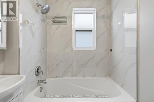 26 Bayfield Avenue, Hamilton, ON - Indoor Photo Showing Bathroom